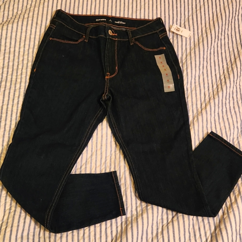 NWT Old Navy super skinny jeans.